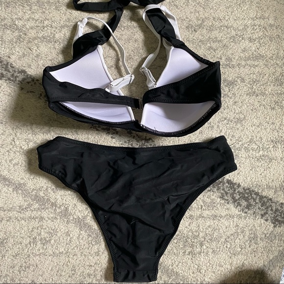 Black & White Push-up Bikini set - Picture 2 of 5